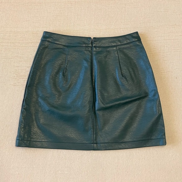 🥑NWT FOREVER 21 Faux Leather Mini Green Skirt With Side Pockets - Picture 8 of 10